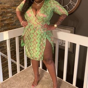 Lime green pink outlined dress